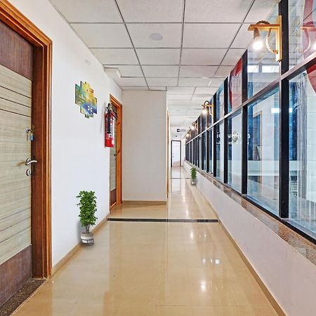 Hotel Silk, Premier Budget Friendly Luxury Hotel In Surat, Perfect For Families, Couples And Business Travelers Exterior foto
