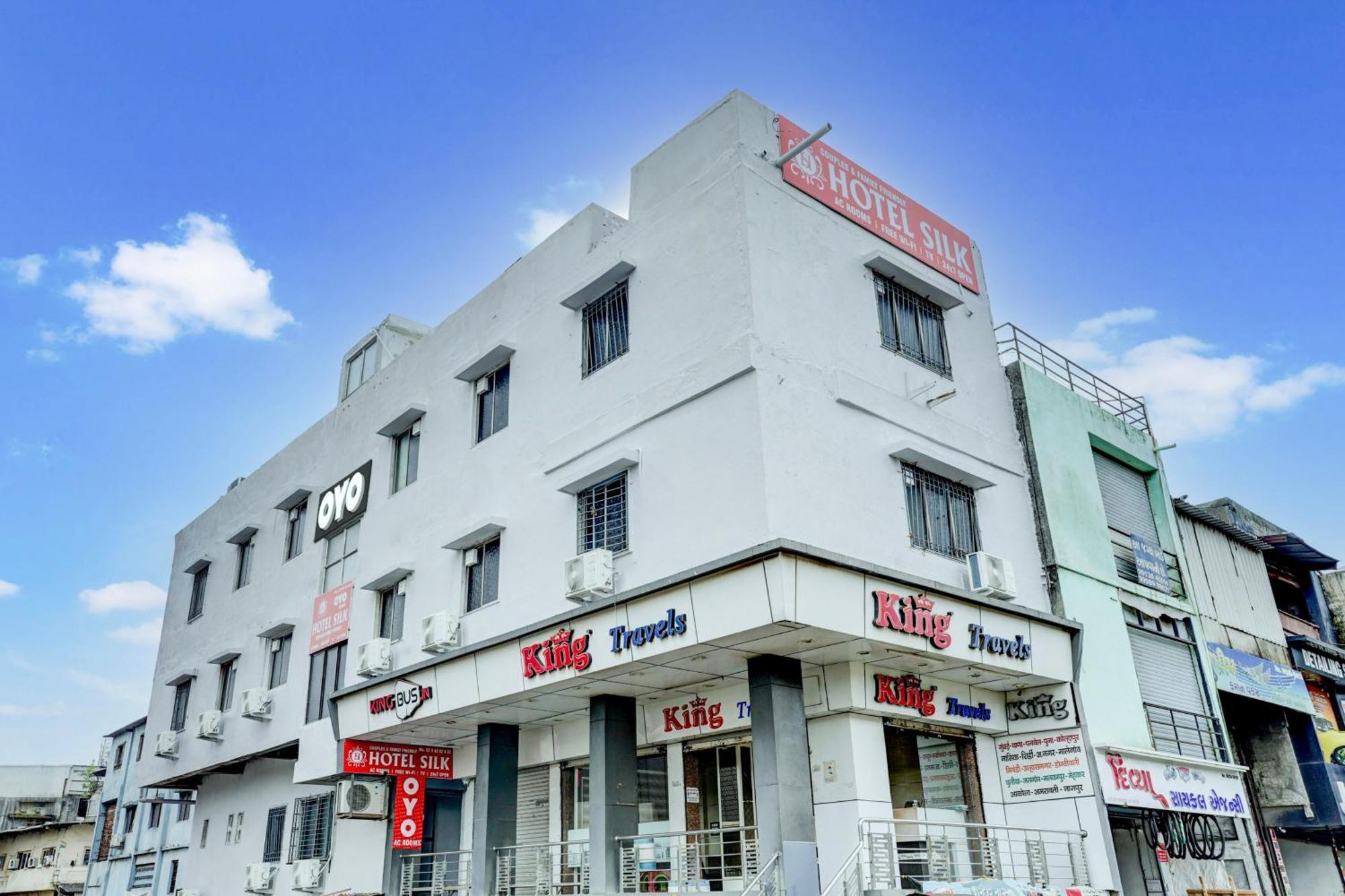 Hotel Silk, Premier Budget Friendly Luxury Hotel In Surat, Perfect For Families, Couples And Business Travelers Exterior foto